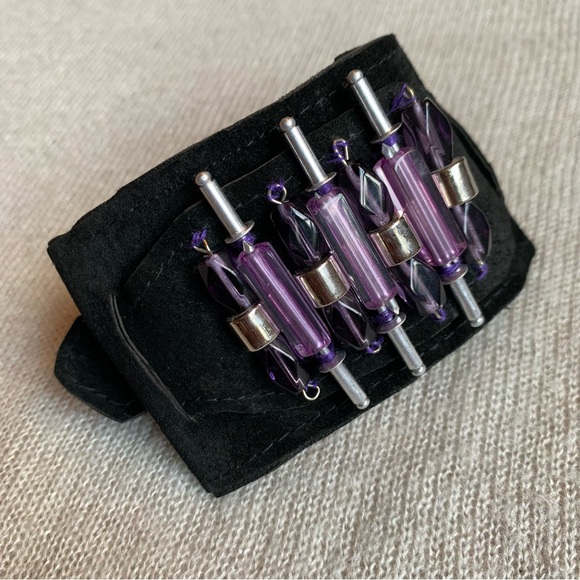 Hand crafted - Black Leather Cuff violet bead metal pieces ajustable bracelet - Picture 7 of 7